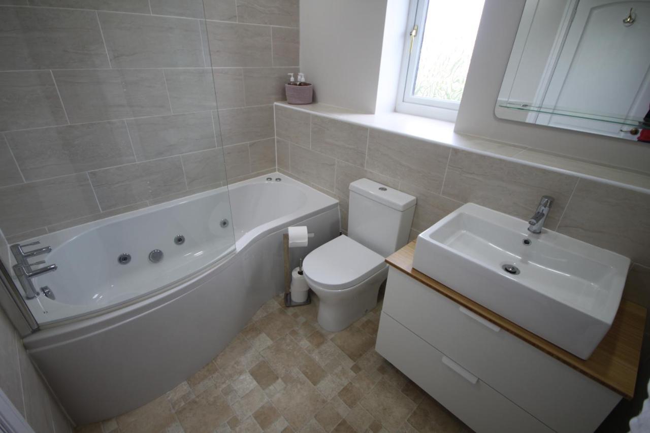 Bed and Breakfast Vale View Ffrith Экстерьер фото