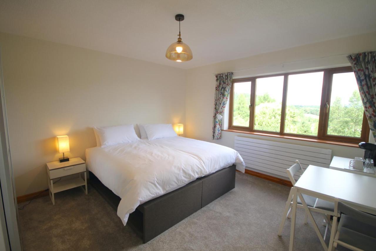 Bed and Breakfast Vale View Ffrith Экстерьер фото