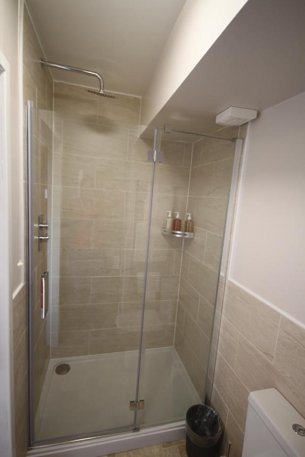 Bed and Breakfast Vale View Ffrith Экстерьер фото